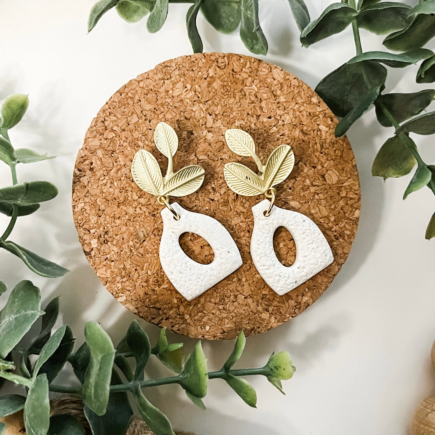 Verdant Vase Stud Earrings - Cream Texture